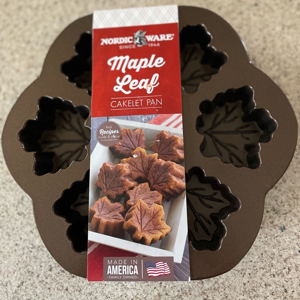 Nordic Ware Maple Leaf Cakelet Pan in Original wrapping. In New Condition.